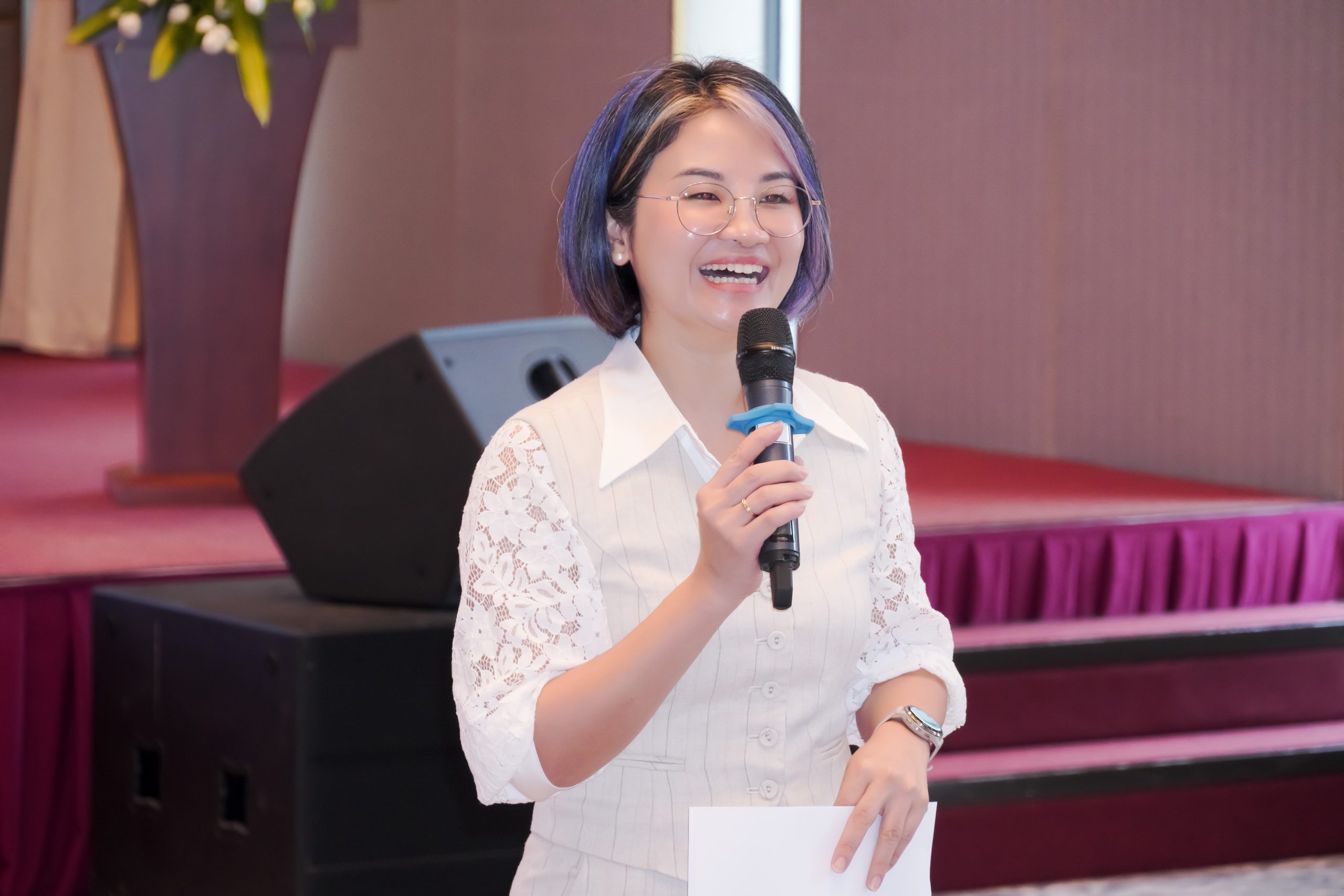 Bà Lê Thị Thương - Phó tổng Giám Đốc SOI.Pro dẫn dắt buổi đào tạo